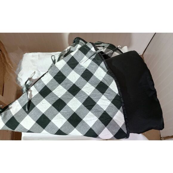 Hobby lobby Buffalo check Christmas tree skirt 50 in round - Picture 3 of 3